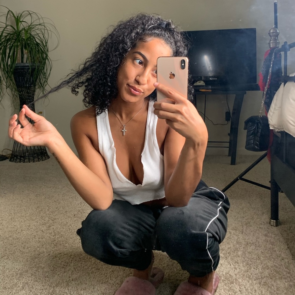 MEET YOUR POSHER 🥰